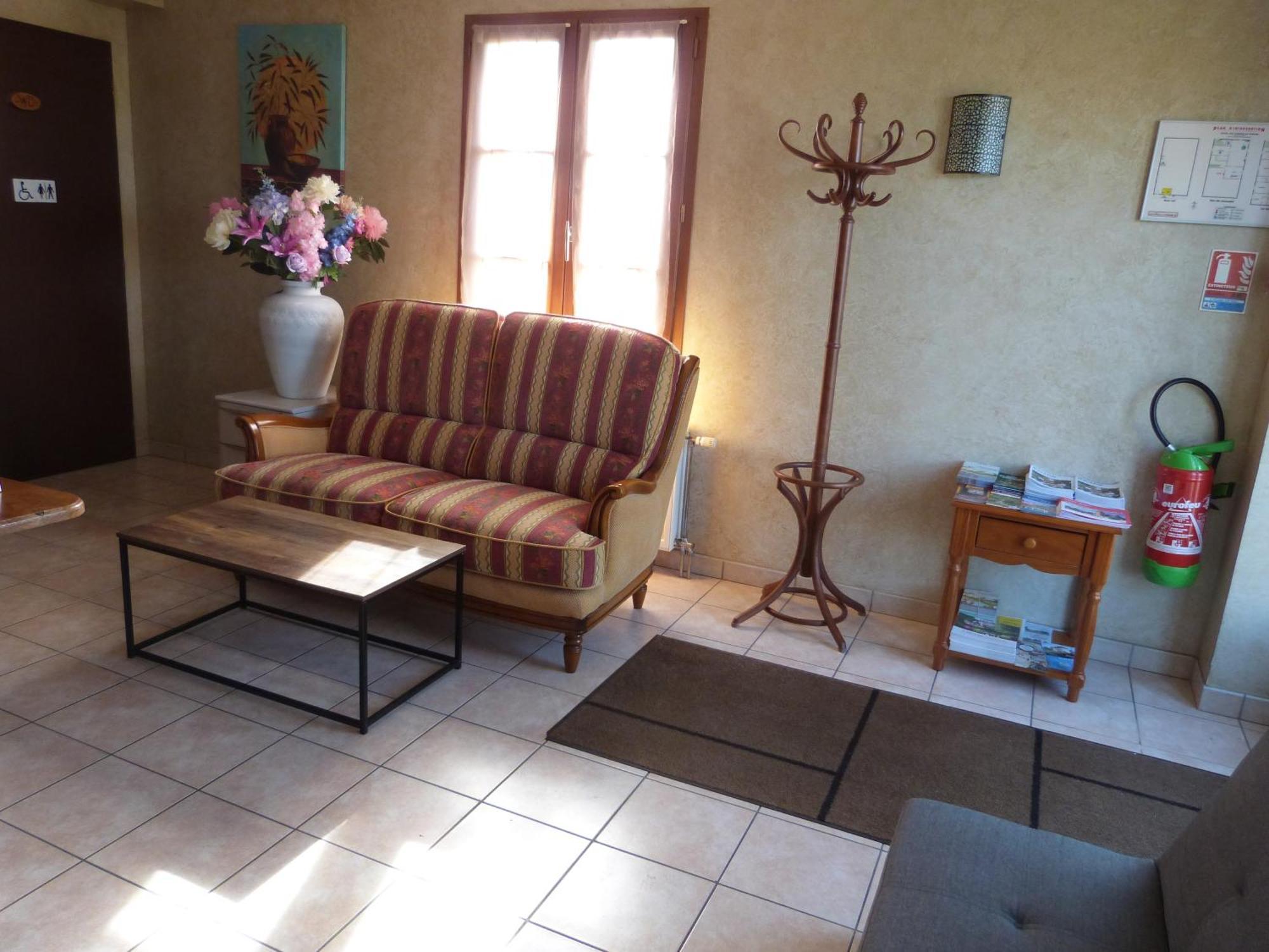 Logis Hotel Les Confins Du Perche Sceaux-sur-Huisne 외부 사진